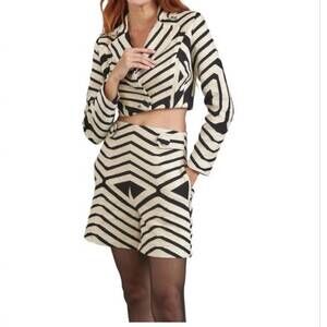 NEW LACE high waisted patterned shorts in black/white